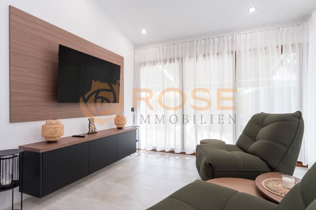 2 bedroom Bungalow for sale in Maspalomas, San Bartolomé de Tirajana with pool garage - € 495,000 (Ref: 9989930)