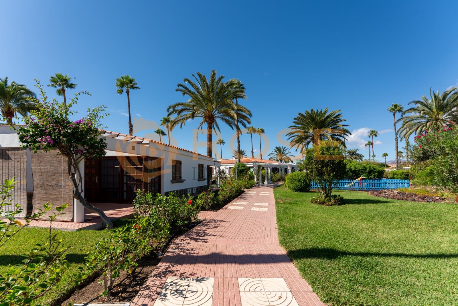 2 bedroom Bungalow for sale in Maspalomas with pool garage - € 495,000 (Ref: 9989930)