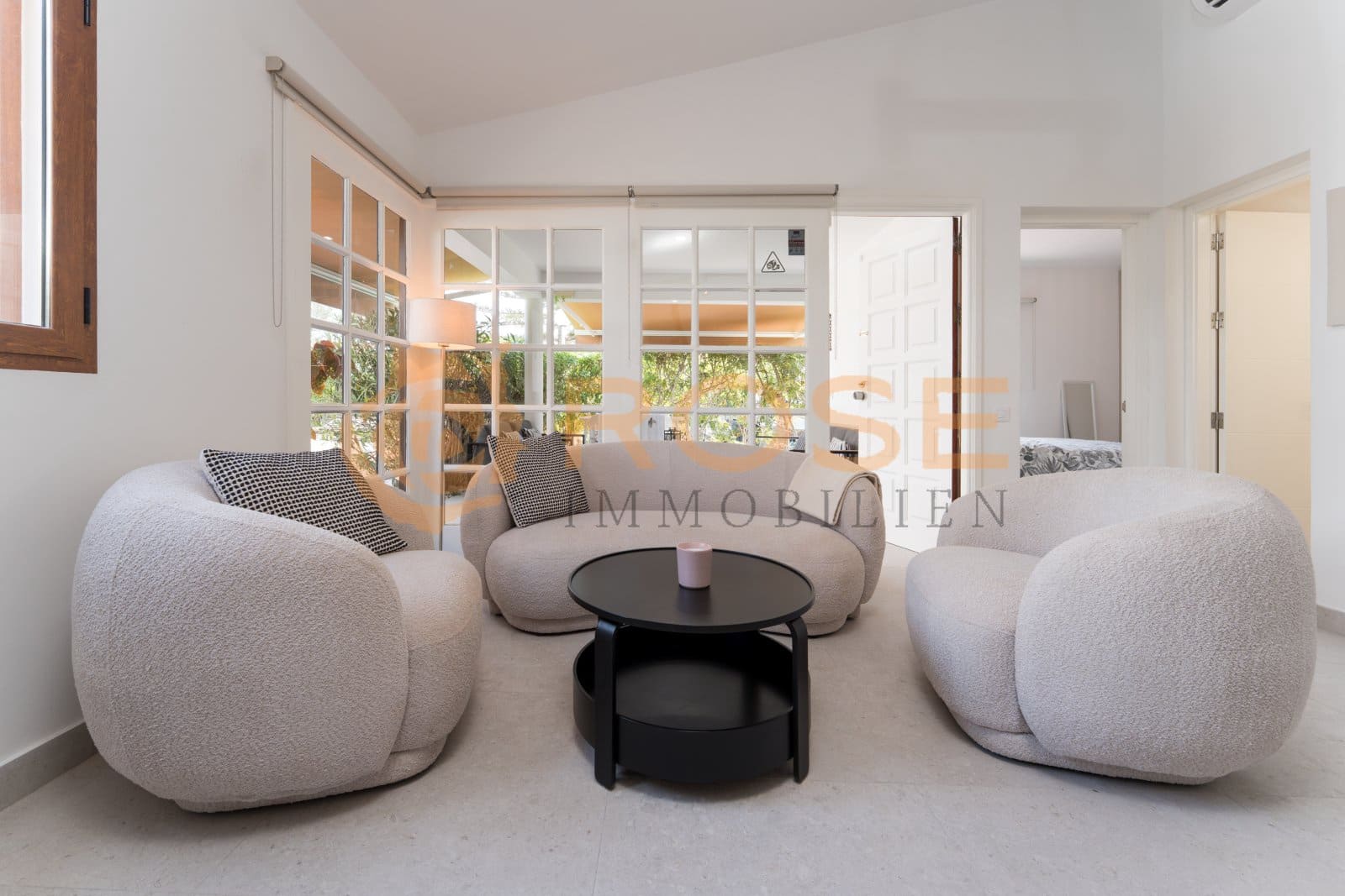 2 bedroom Bungalow for sale in Maspalomas with pool garage - € 475,000 (Ref: 9989931)