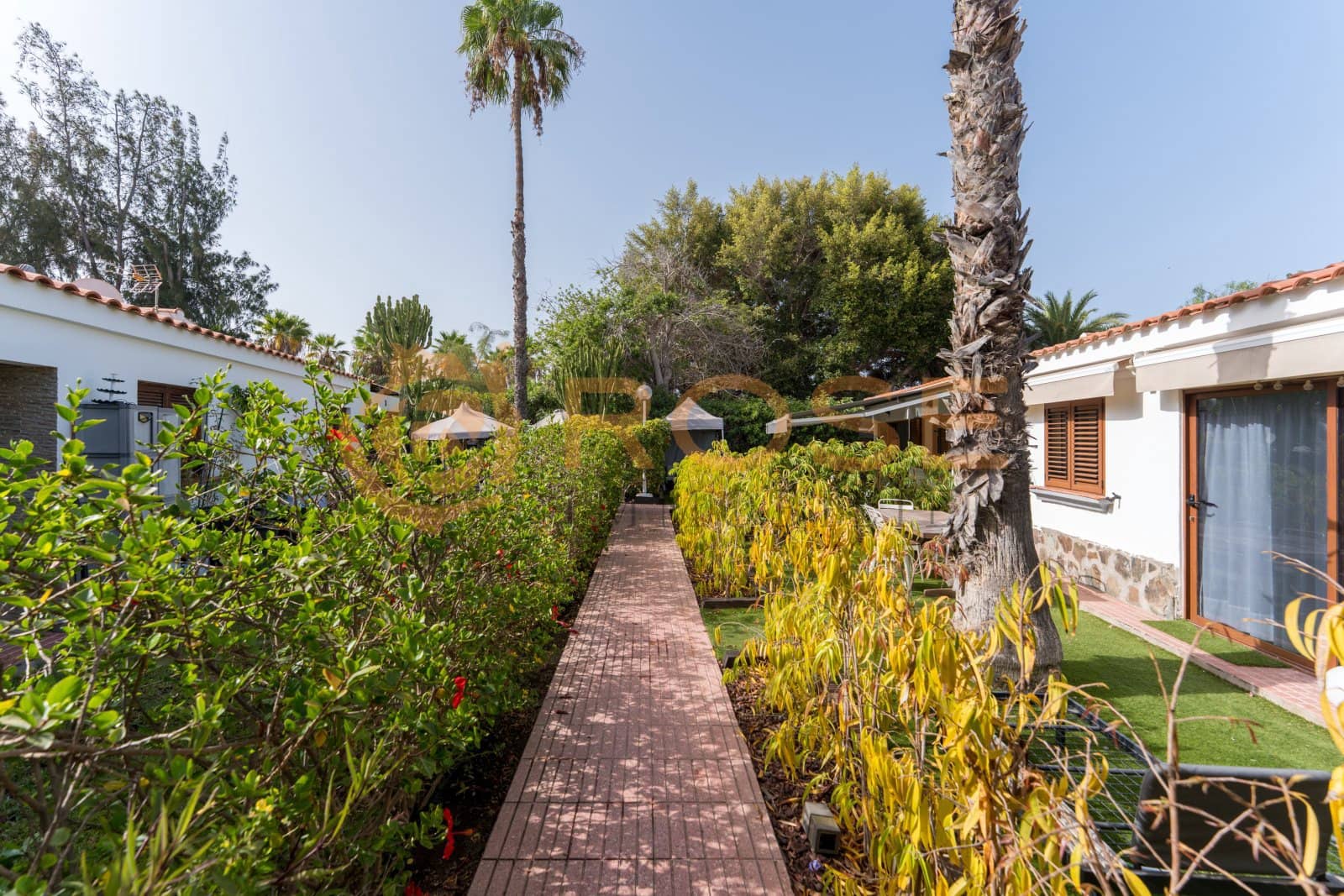 2 bedroom Bungalow for sale in Maspalomas with pool garage - € 475,000 (Ref: 9989931)