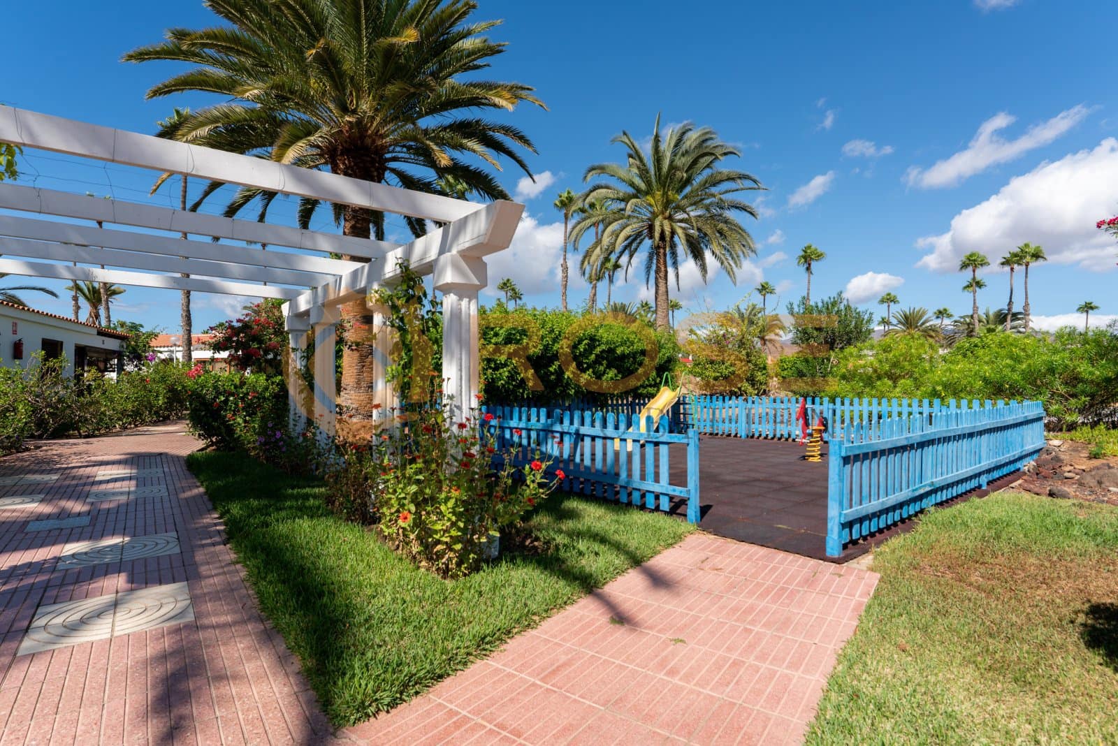 2 bedroom Bungalow for sale in Maspalomas with pool garage - € 475,000 (Ref: 9989931)