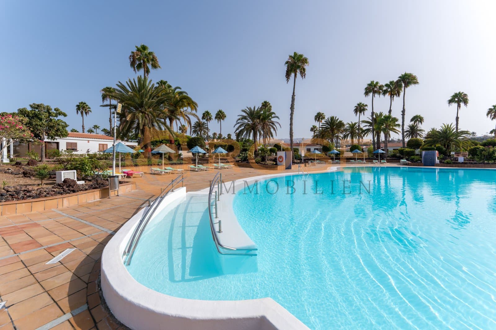 2 bedroom Bungalow for sale in Maspalomas with pool garage - € 475,000 (Ref: 9989931)