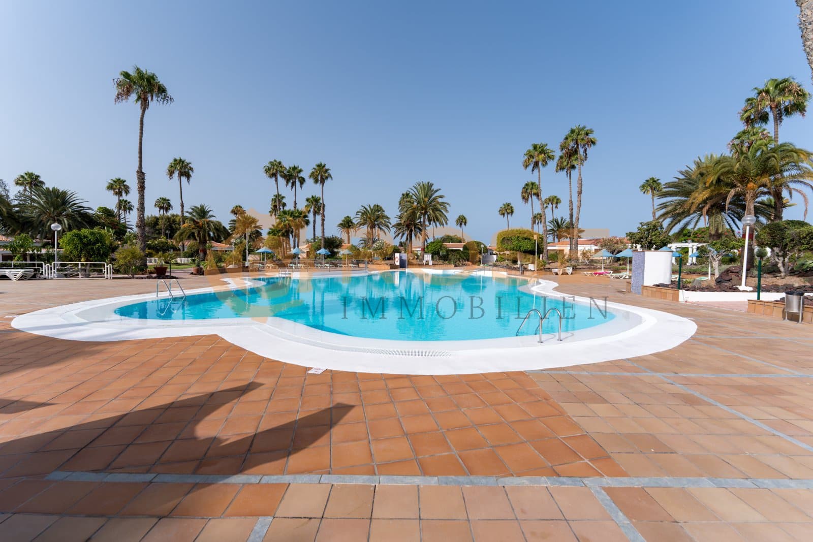 2 bedroom Bungalow for sale in Maspalomas with pool garage - € 475,000 (Ref: 9989931)