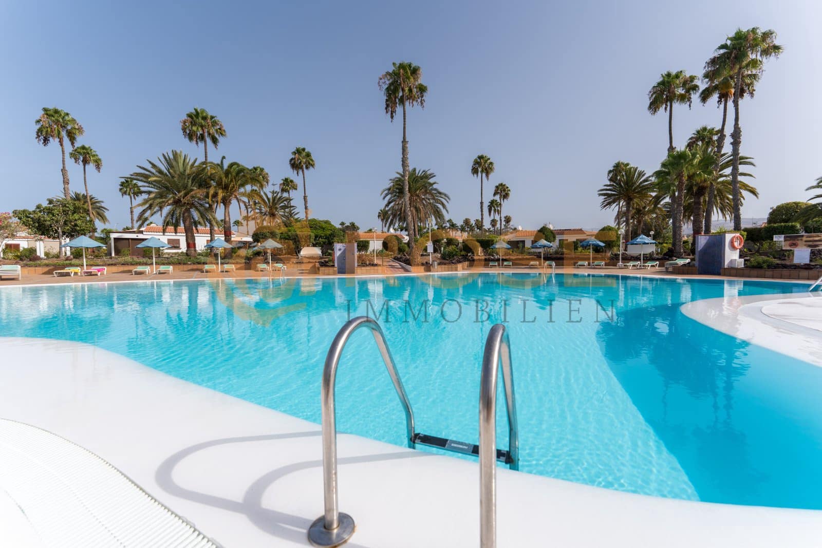 2 bedroom Bungalow for sale in Maspalomas with pool garage - € 475,000 (Ref: 9989931)