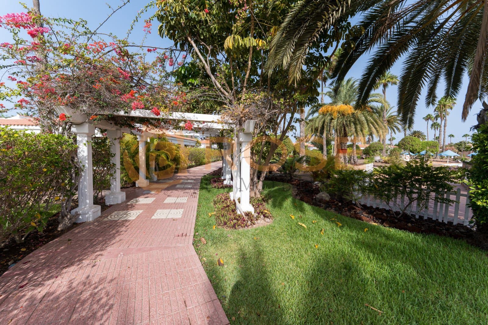 2 bedroom Bungalow for sale in Maspalomas with pool garage - € 475,000 (Ref: 9989931)