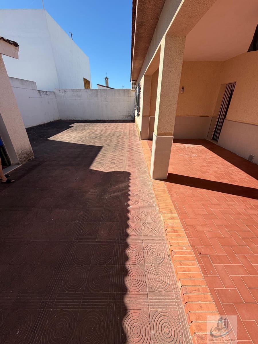 4 bedroom Villa for sale in Chiclana de la Frontera with garage - € 415,000 (Ref: 10106593)