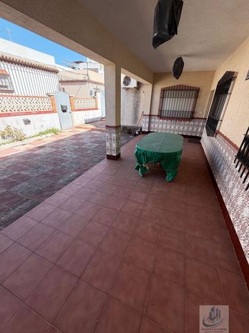 4 sypialnia Willa na sprzedaż w Chiclana de la Frontera z garażem - 415 000 € (Ref: 10106593)