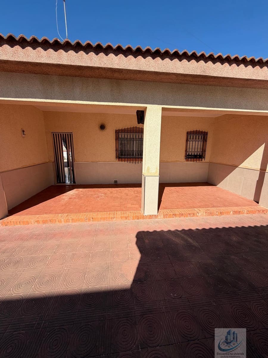 4 bedroom Villa for sale in Chiclana de la Frontera with garage - € 415,000 (Ref: 10106593)