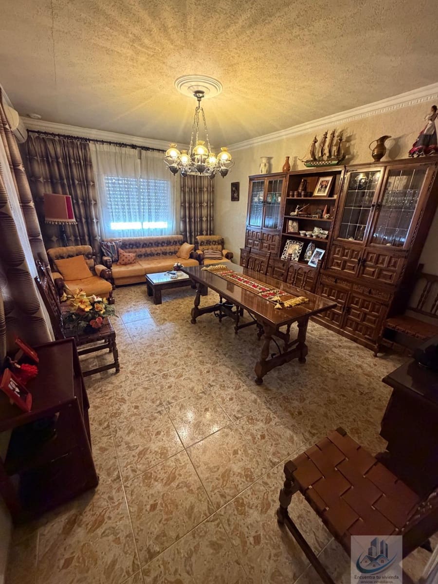 4 bedroom Villa for sale in Chiclana de la Frontera with garage - € 415,000 (Ref: 10106593)