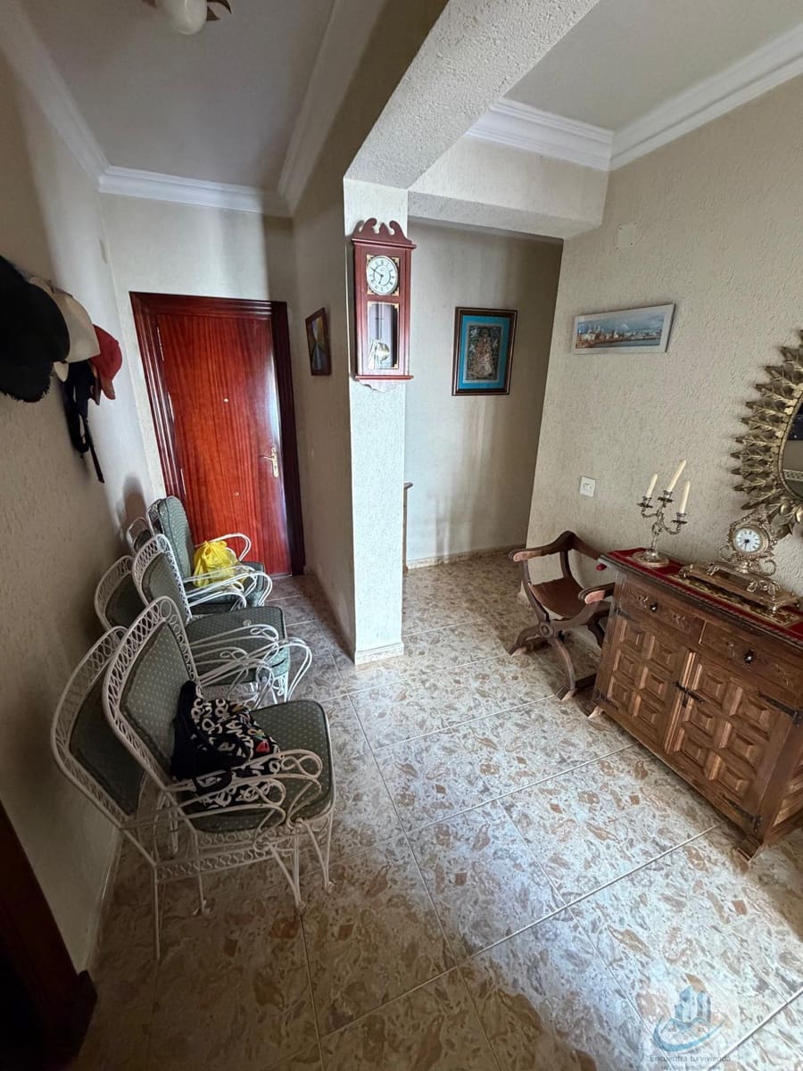4 bedroom Villa for sale in Chiclana de la Frontera with garage - € 415,000 (Ref: 10106593)