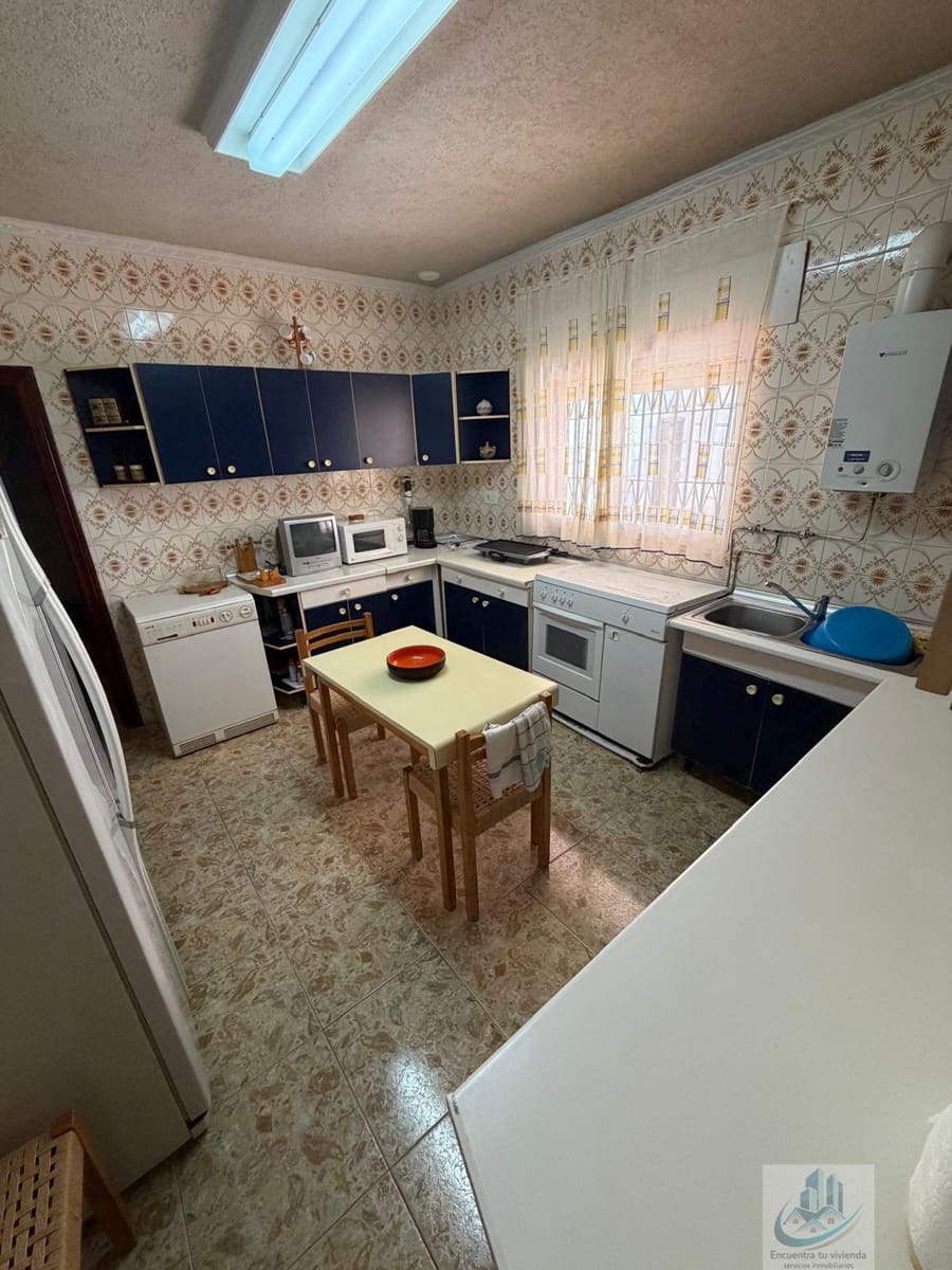 4 bedroom Villa for sale in Chiclana de la Frontera with garage - € 415,000 (Ref: 10106593)