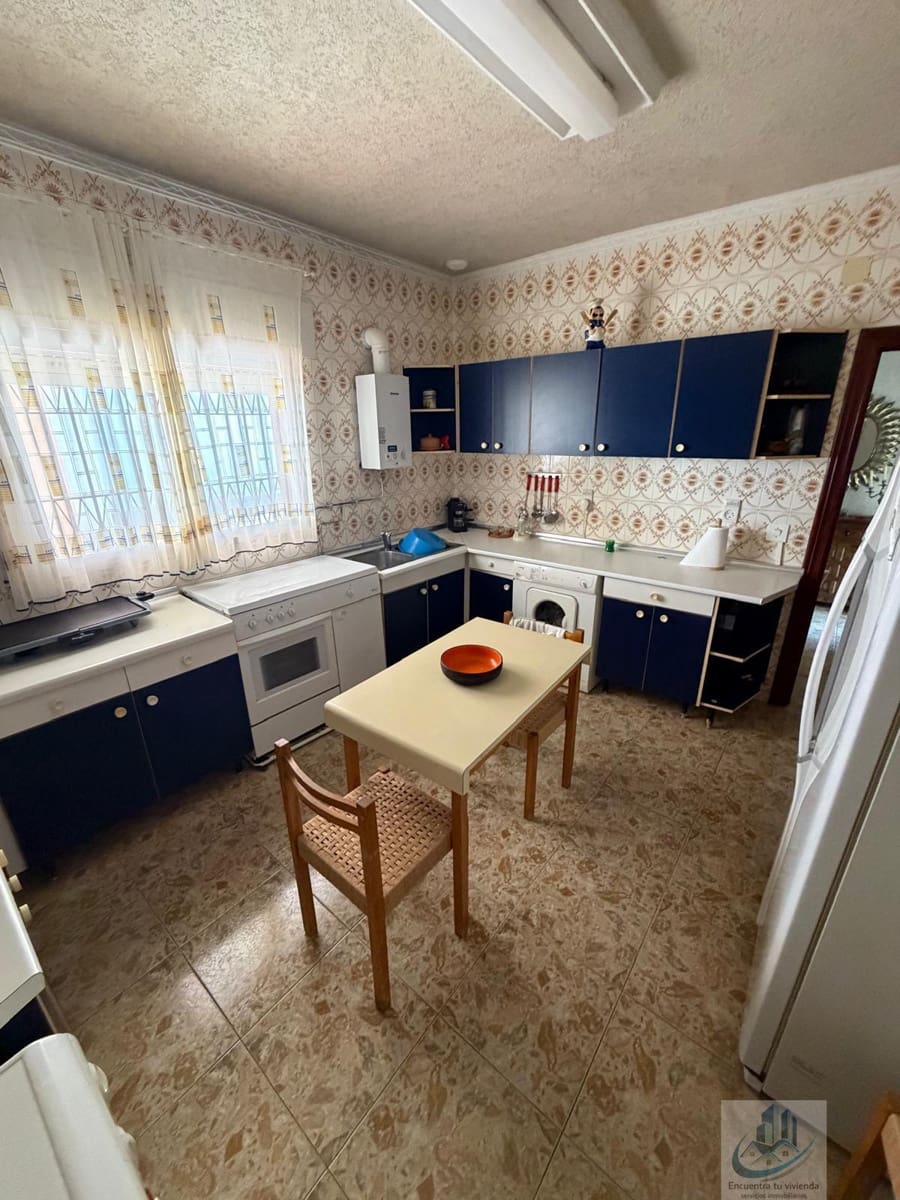 4 bedroom Villa for sale in Chiclana de la Frontera with garage - € 415,000 (Ref: 10106593)