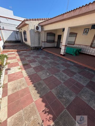 4 sypialnia Willa na sprzedaż w Chiclana de la Frontera z garażem - 415 000 € (Ref: 10106593)