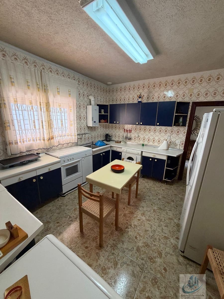 4 bedroom Villa for sale in Chiclana de la Frontera with garage - € 415,000 (Ref: 10106593)
