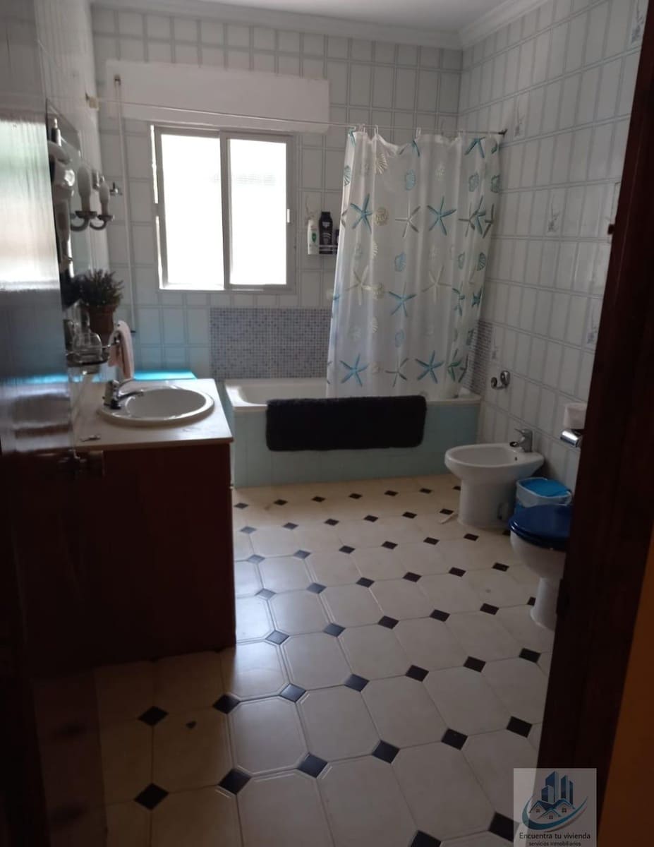 4 slaapkamer Villa te koop in Chiclana de la Frontera met zwembad - € 320.000 (Ref: 7716409)