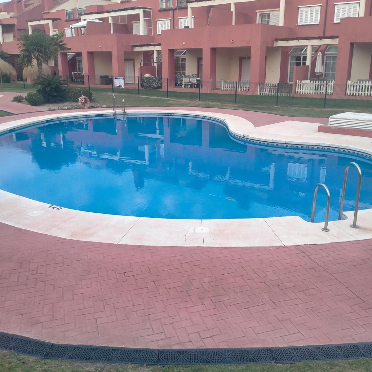 5 soveværelse Villa til salg i Sotogrande med swimmingpool garage - € 425.000 (Ref: 8535701)