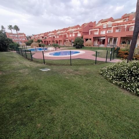 5 soveværelse Villa til salg i Sotogrande Costa, San Roque med swimmingpool garage - € 425.000 (Ref: 8535701)