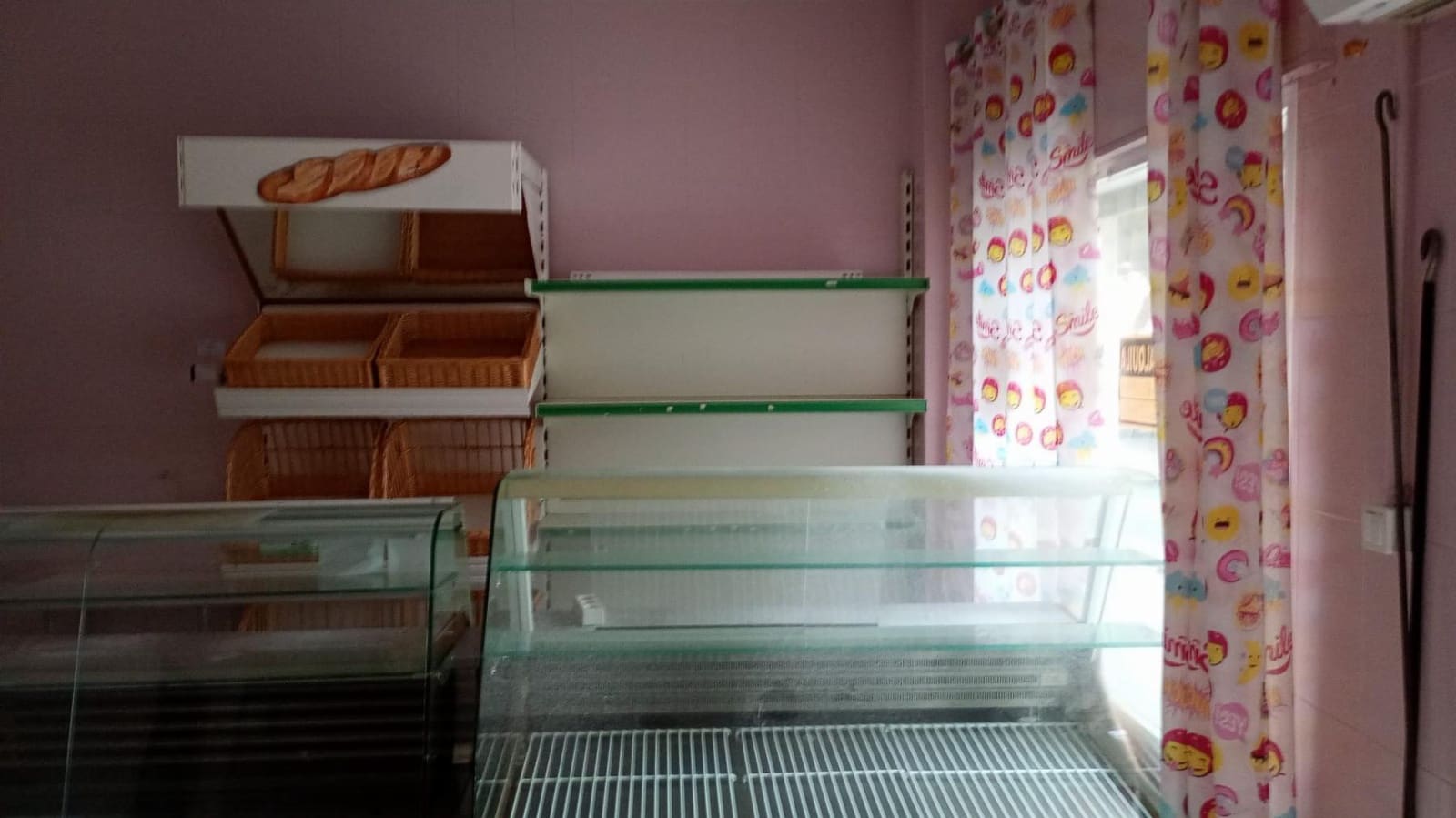 3 bedroom Commercial for sale in Cadiz city - € 79,000 (Ref: 8581659)