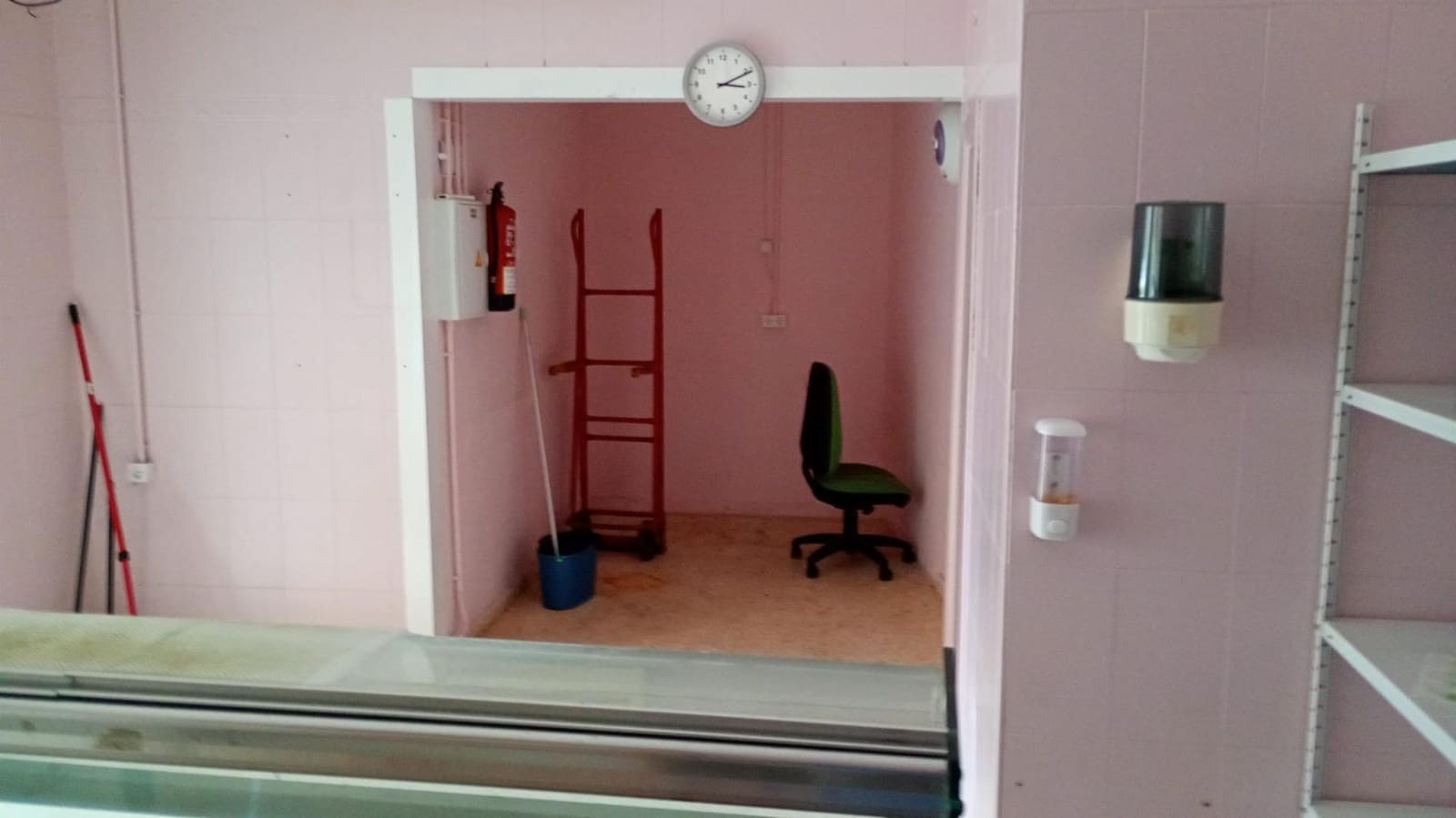 3 bedroom Commercial for sale in Cadiz city - € 79,000 (Ref: 8581659)