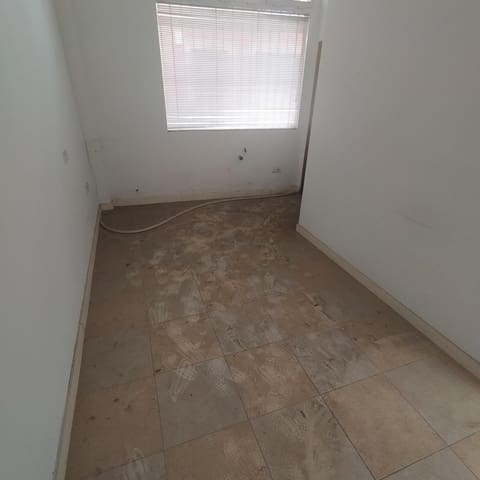 5 slaapkamer Commercieel te huur in San Fernando - € 600 (Ref: 8634019)