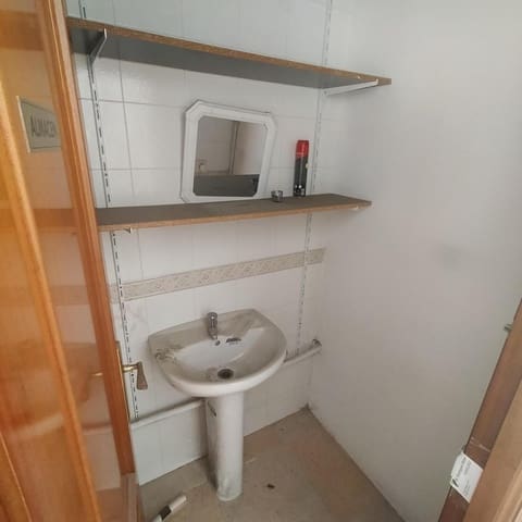 5 slaapkamer Commercieel te huur in San Fernando - € 600 (Ref: 8634019)