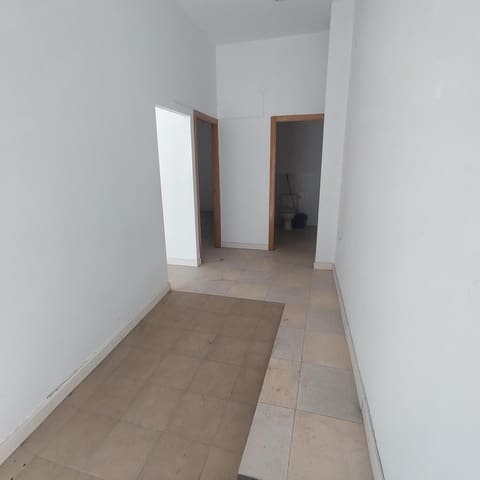 5 slaapkamer Commercieel te huur in San Fernando - € 600 (Ref: 8634019)