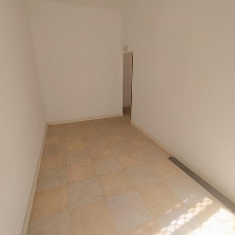 5 slaapkamer Commercieel te huur in San Fernando - € 600 (Ref: 8634019)