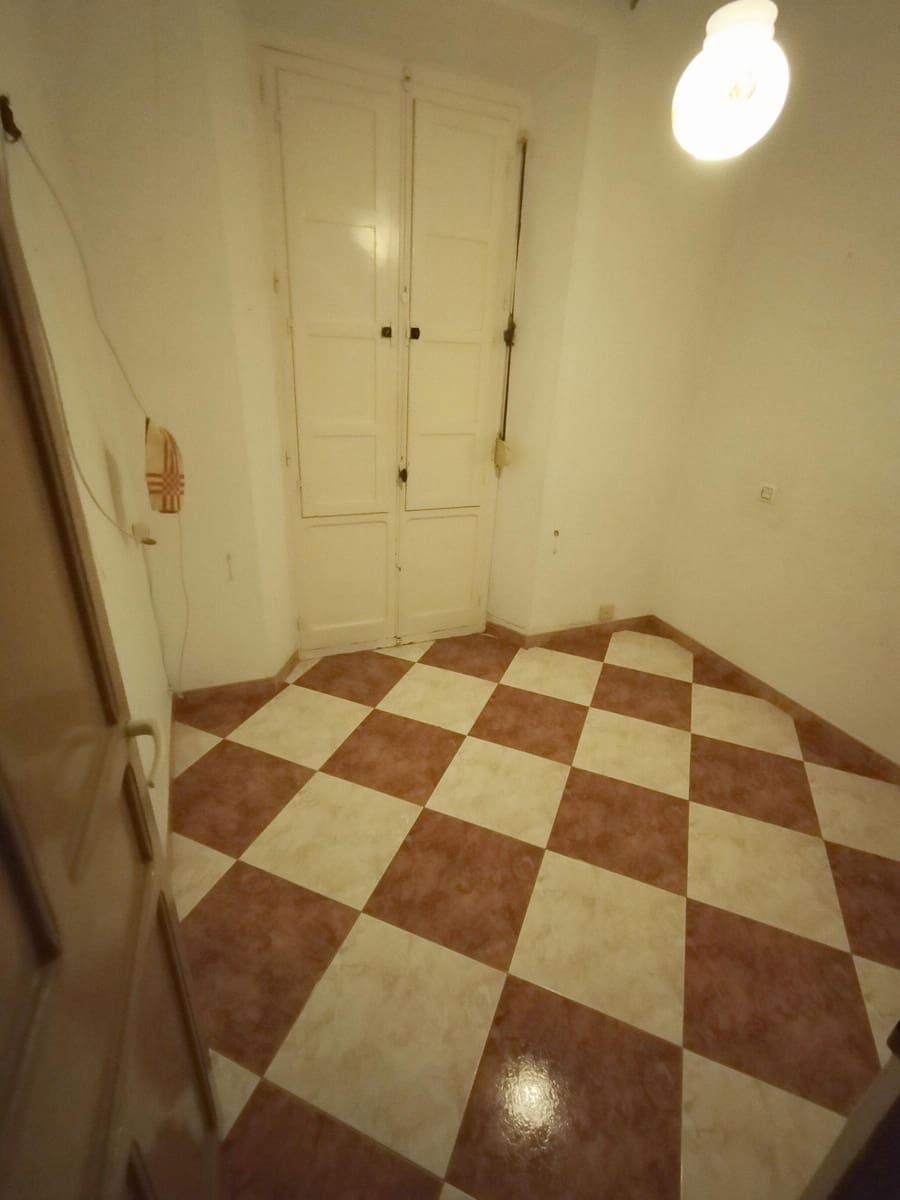 6 soveværelse Byhus til salg i San Fernando med garage - € 290.000 (Ref: 8763457)