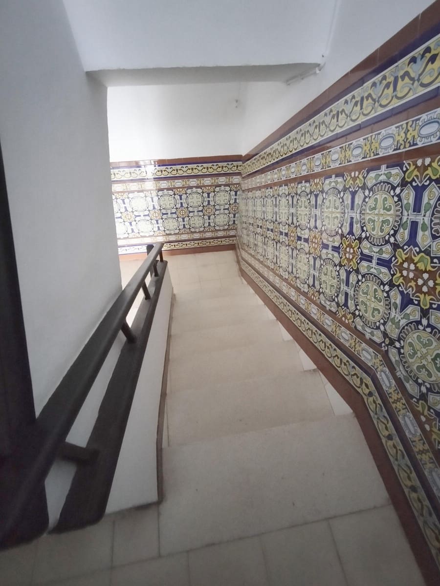 6 soveværelse Byhus til salg i San Fernando med garage - € 290.000 (Ref: 8763457)