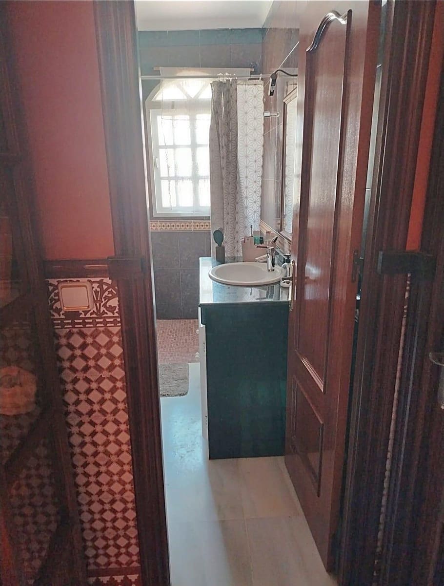 4 soveværelse Villa til salg i Chiclana de la Frontera med garage - € 450.000 (Ref: 9438912)