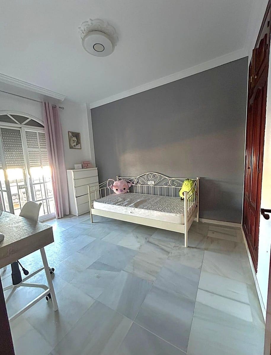 4 soveværelse Villa til salg i Chiclana de la Frontera med garage - € 450.000 (Ref: 9438912)