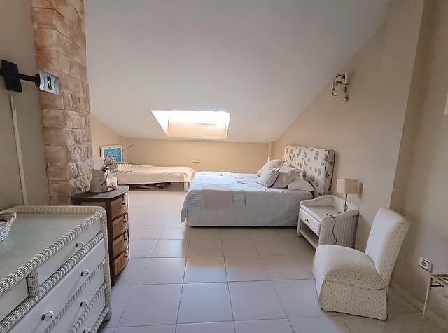 4 soveværelse Villa til salg i Chiclana de la Frontera med garage - € 450.000 (Ref: 9438912)