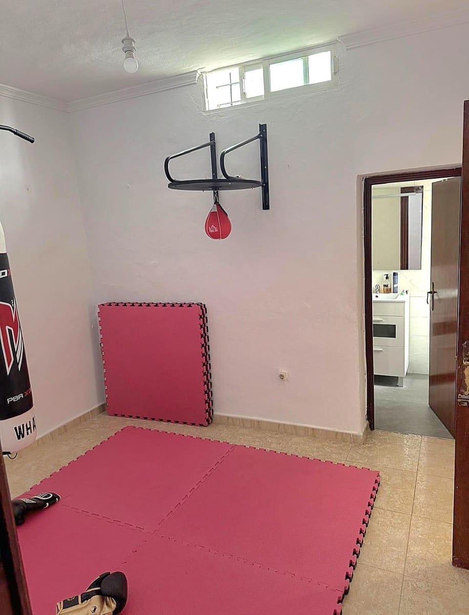 4 slaapkamer Huis te koop in San Fernando - € 260.000 (Ref: 9451548)