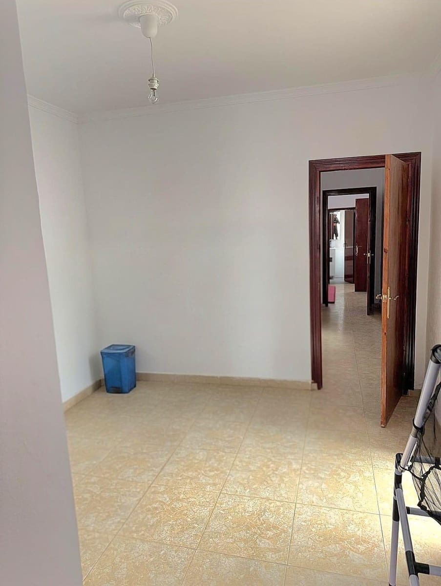 4 slaapkamer Huis te koop in San Fernando - € 260.000 (Ref: 9451548)