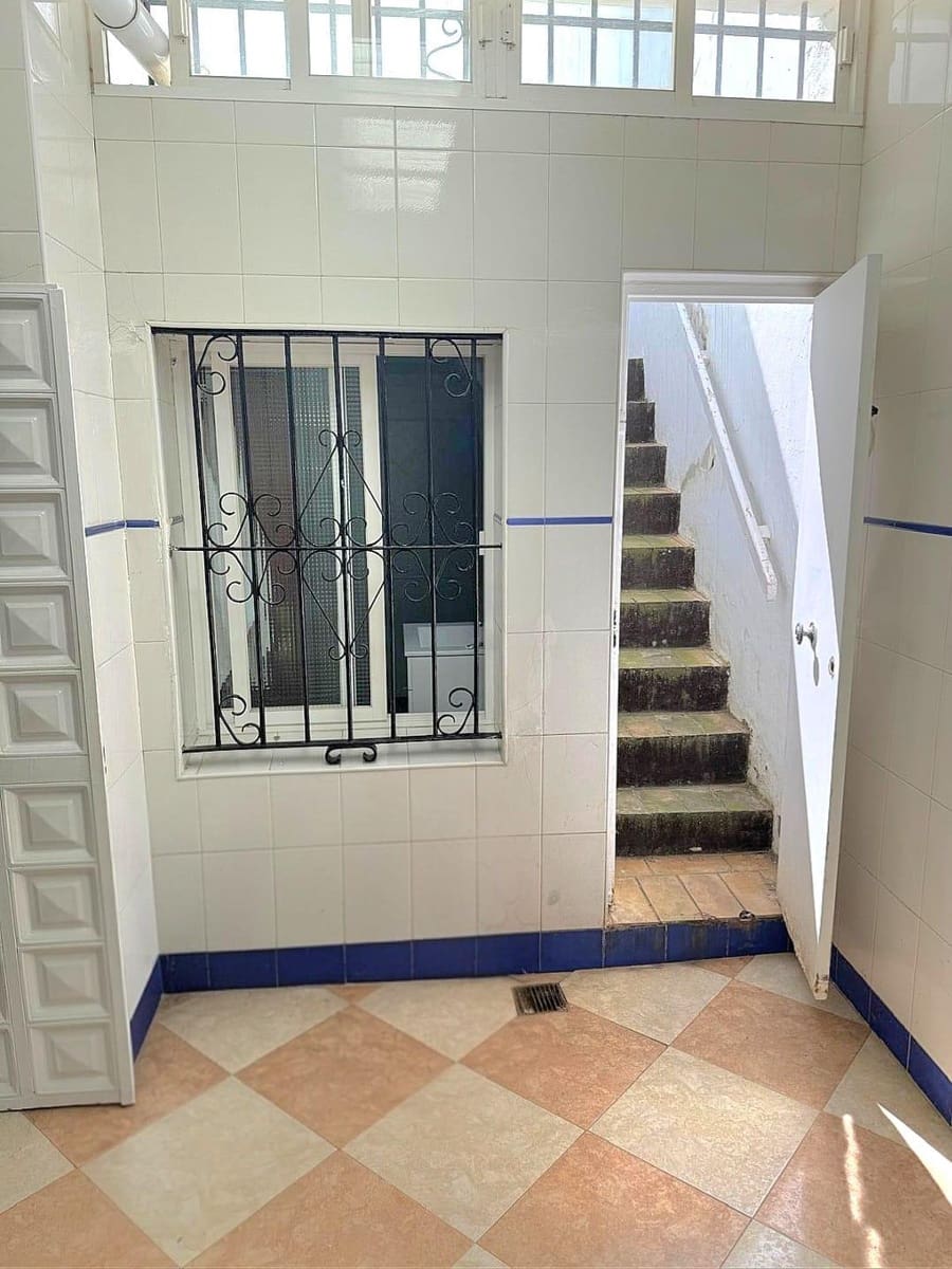 4 slaapkamer Huis te koop in San Fernando - € 260.000 (Ref: 9451548)