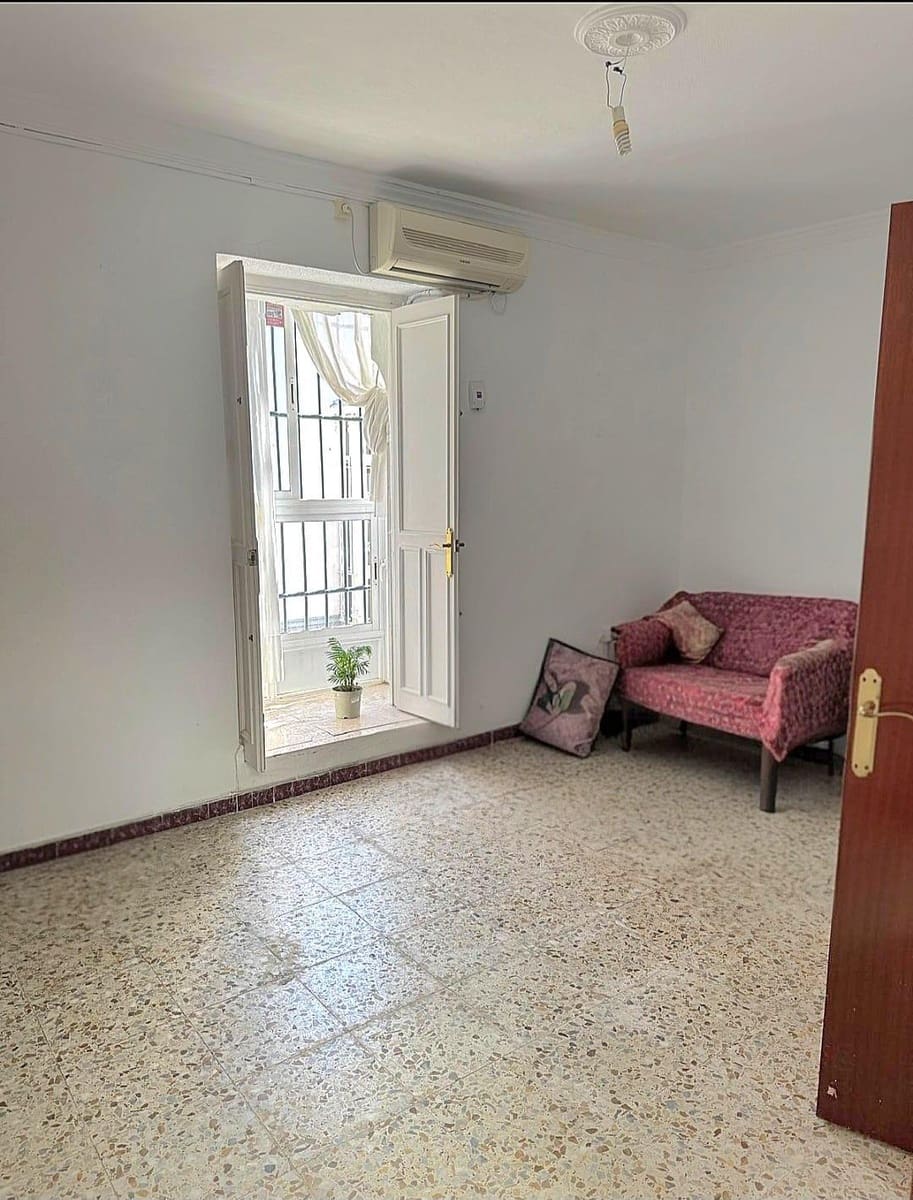 4 slaapkamer Huis te koop in San Fernando - € 260.000 (Ref: 9451548)