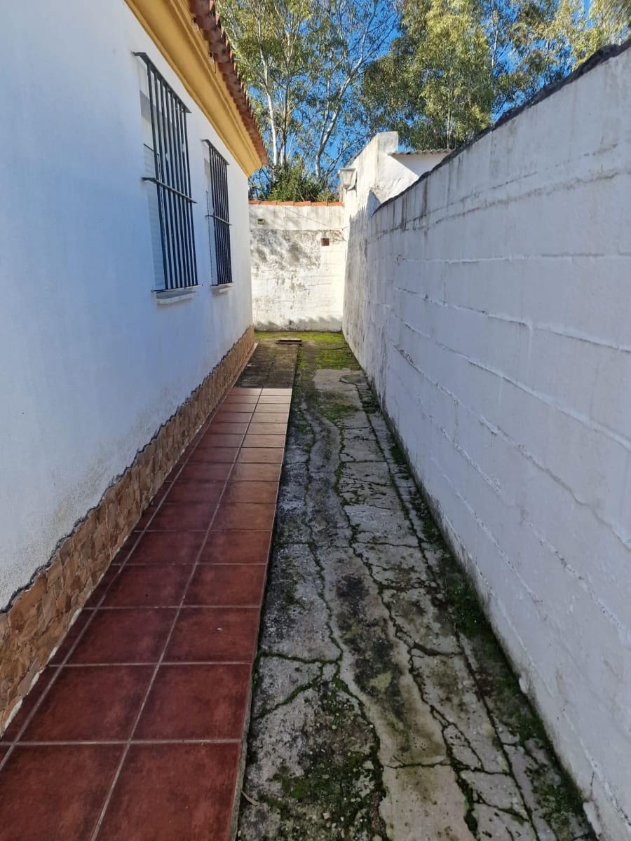 Chalet de 3 habitaciones en Chiclana de la Frontera en venta con piscina - 168.000 € (Ref: 9467748)