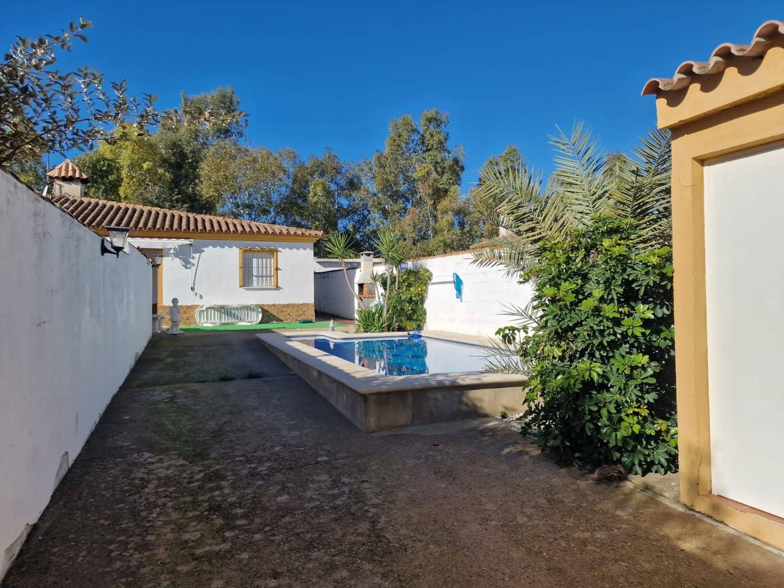 Chalet de 3 habitaciones en Chiclana de la Frontera en venta con piscina - 168.000 € (Ref: 9467748)