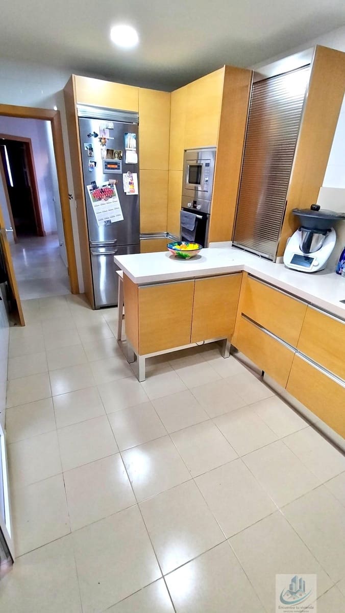 4 soveværelse Lejlighed til salg i Chiclana de la Frontera med garage - € 320.000 (Ref: 9685764)