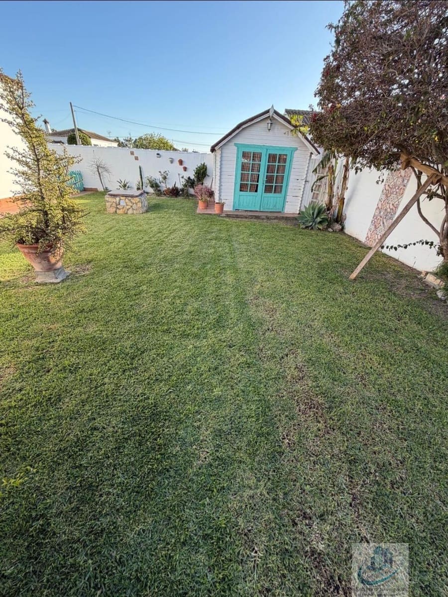 3 bedroom Villa for sale in Chiclana de la Frontera - € 240,000 (Ref: 9720915)