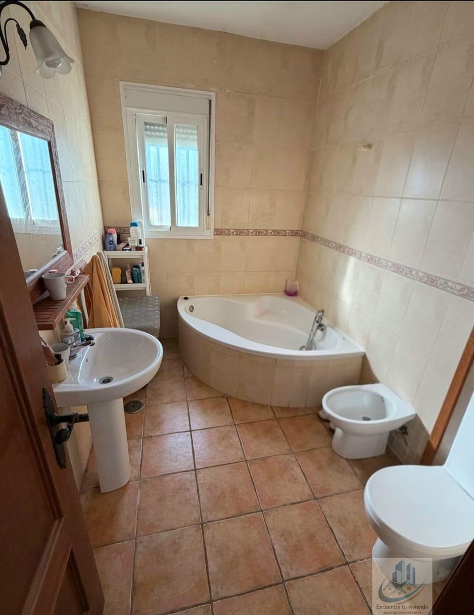 3 bedroom Villa for sale in Chiclana de la Frontera - € 240,000 (Ref: 9720915)