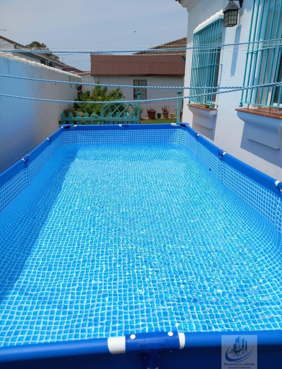 3 bedroom Villa for sale in Chiclana de la Frontera - € 240,000 (Ref: 9720915)