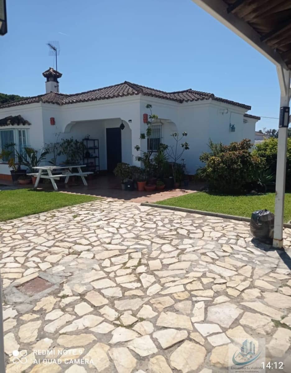 3 bedroom Villa for sale in Chiclana de la Frontera - € 240,000 (Ref: 9720915)