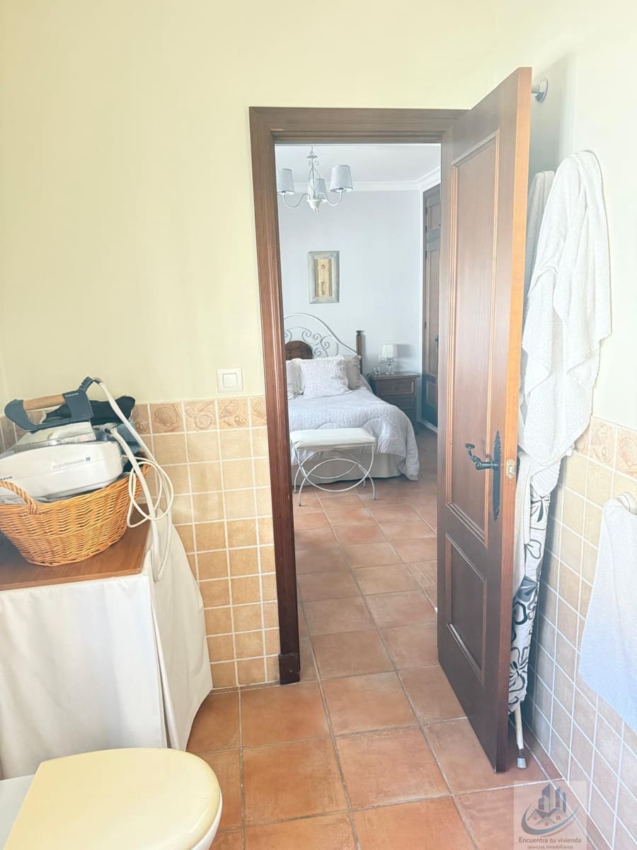 3 bedroom Villa for sale in Chiclana de la Frontera - € 450,000 (Ref: 9797255)