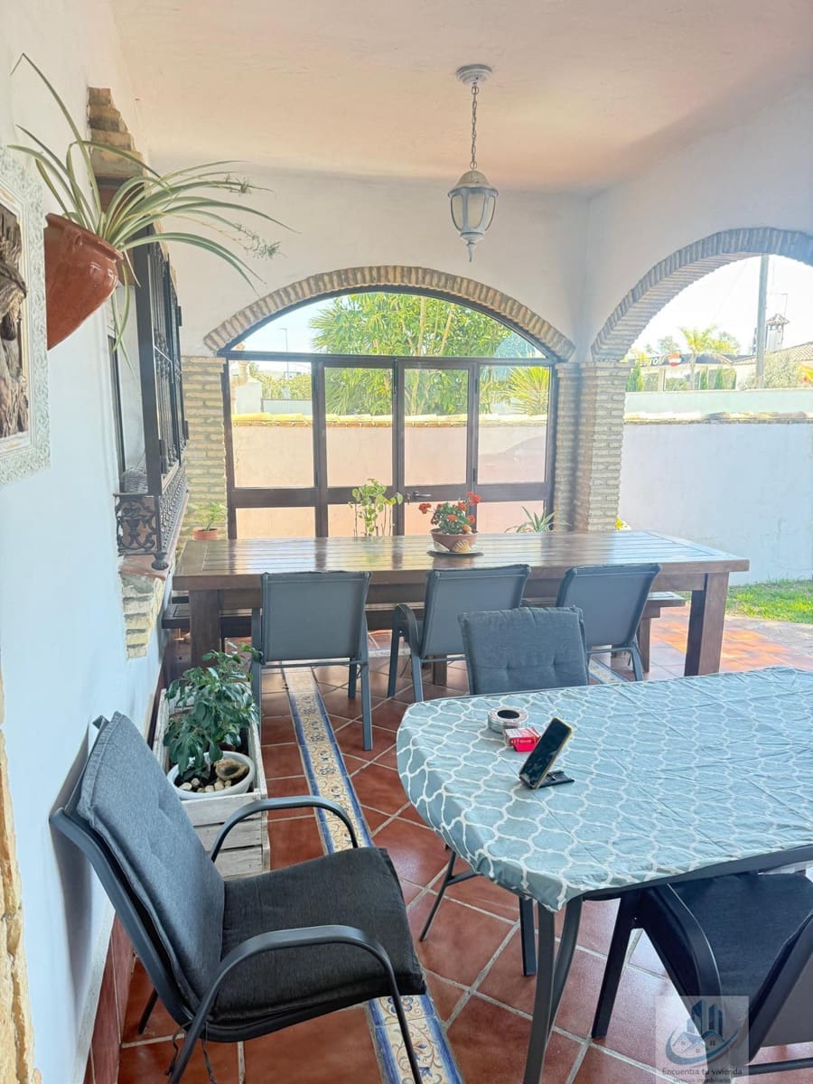 3 bedroom Villa for sale in Chiclana de la Frontera - € 450,000 (Ref: 9797255)