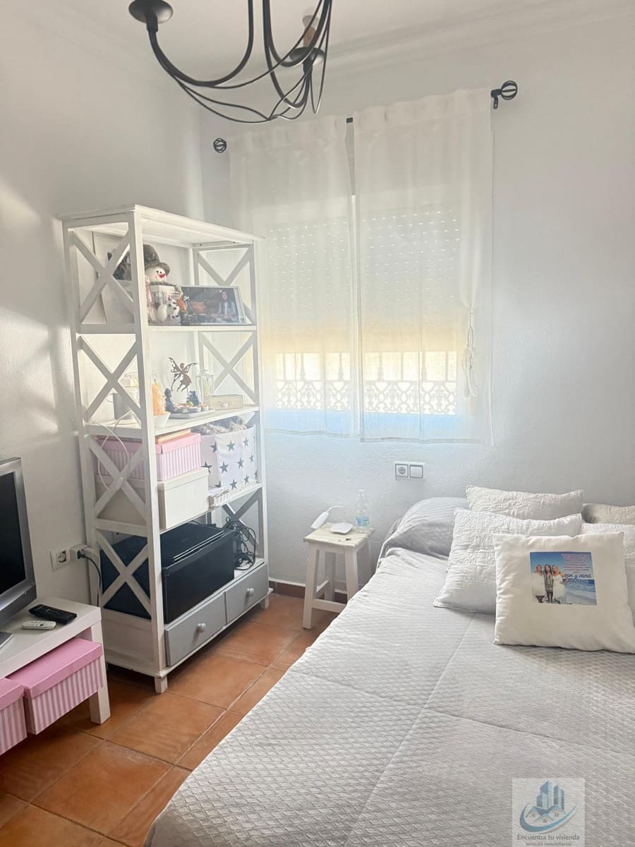 3 bedroom Villa for sale in Chiclana de la Frontera - € 450,000 (Ref: 9797255)