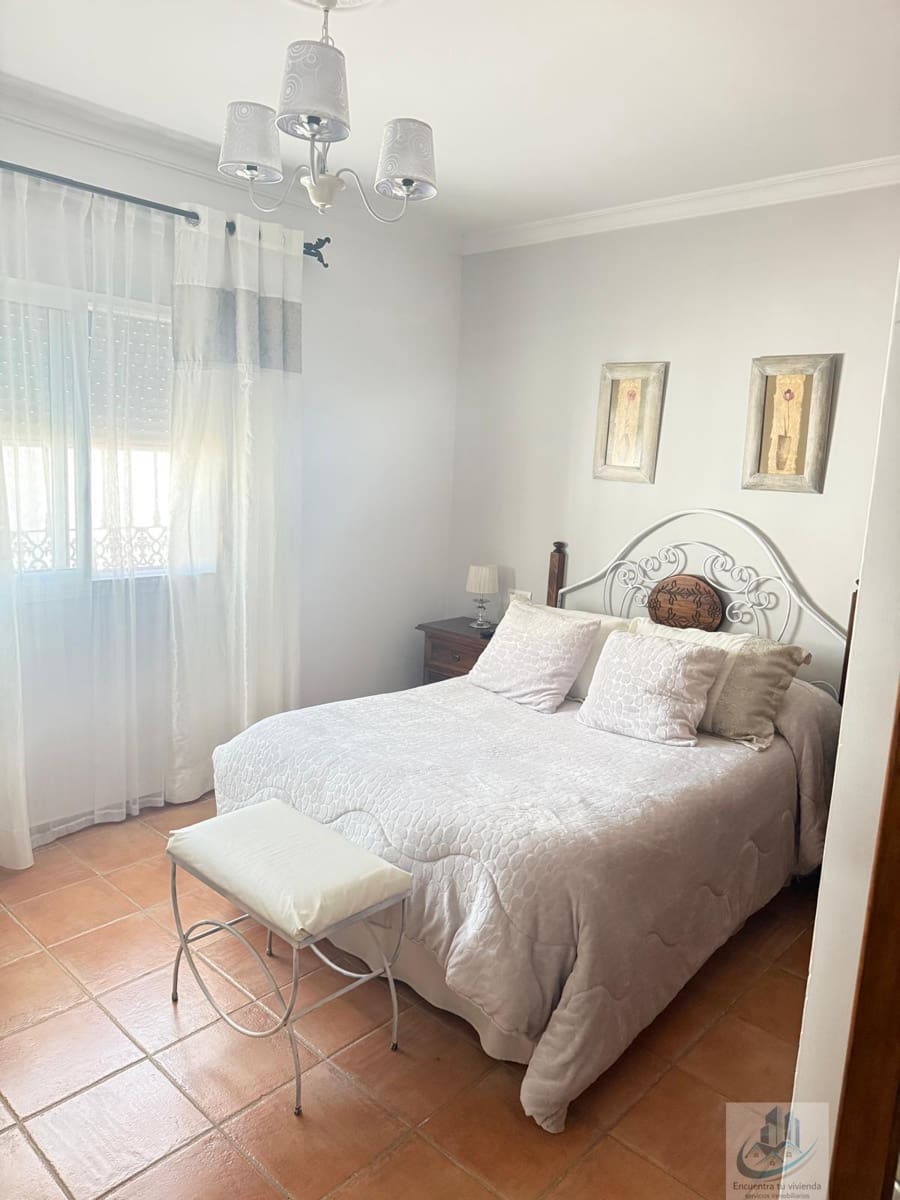 3 bedroom Villa for sale in Chiclana de la Frontera - € 450,000 (Ref: 9797255)