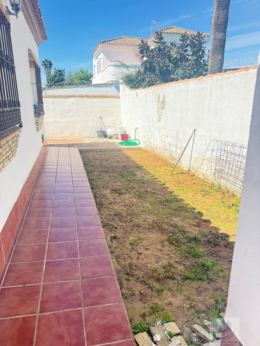3 bedroom Villa for sale in Chiclana de la Frontera - € 450,000 (Ref: 9797255)