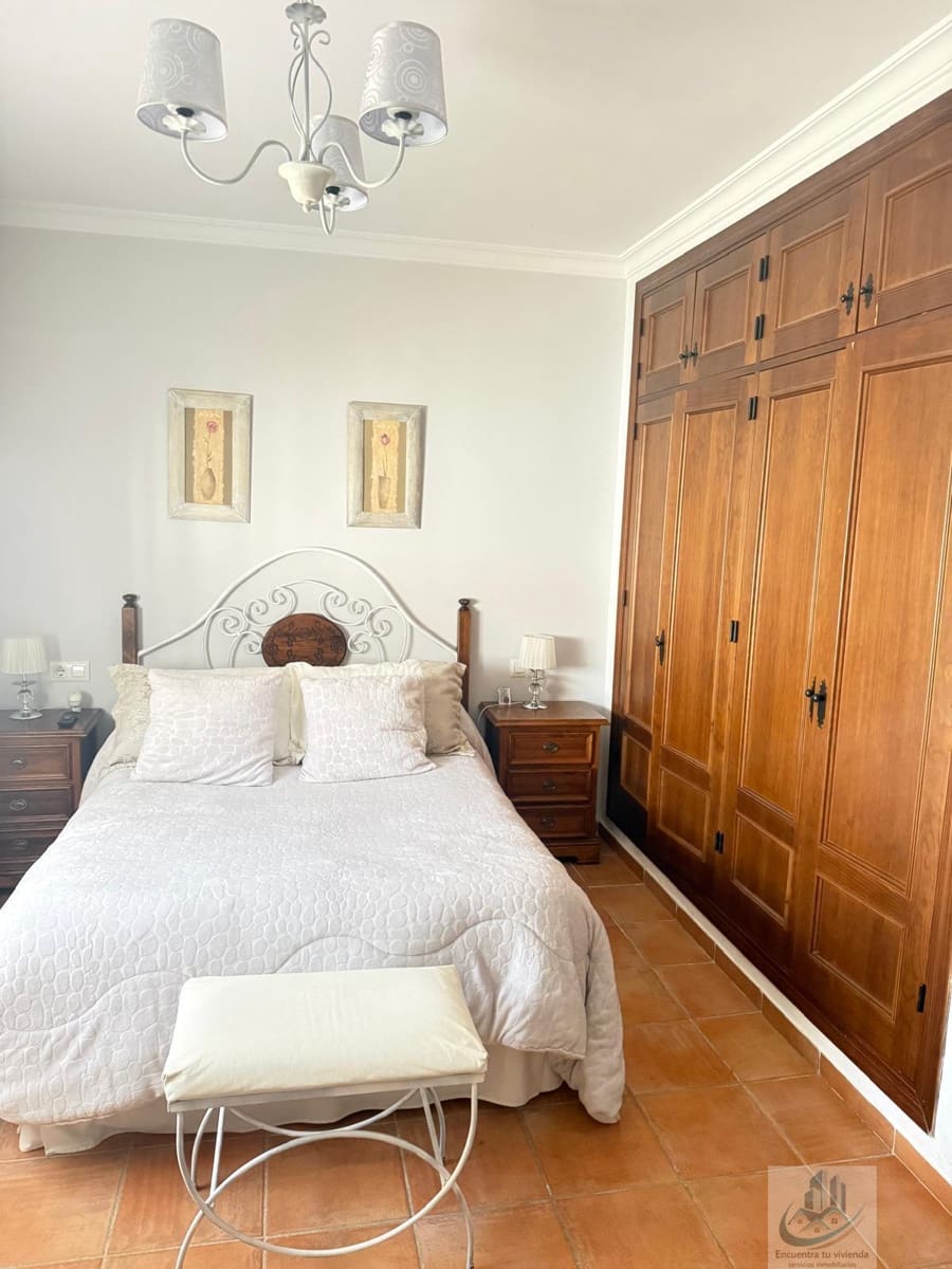 3 bedroom Villa for sale in Chiclana de la Frontera - € 450,000 (Ref: 9797255)