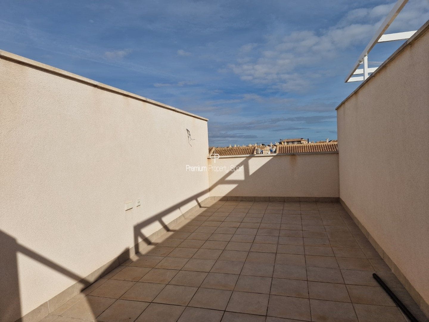 3 bedroom Flat for sale in Los Alcazares with pool garage - € 220,000 (Ref: 8055318)